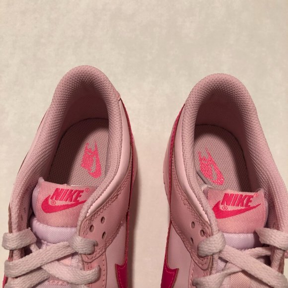 Nike Dunk Low Triple Pink - Picture 5 of 5